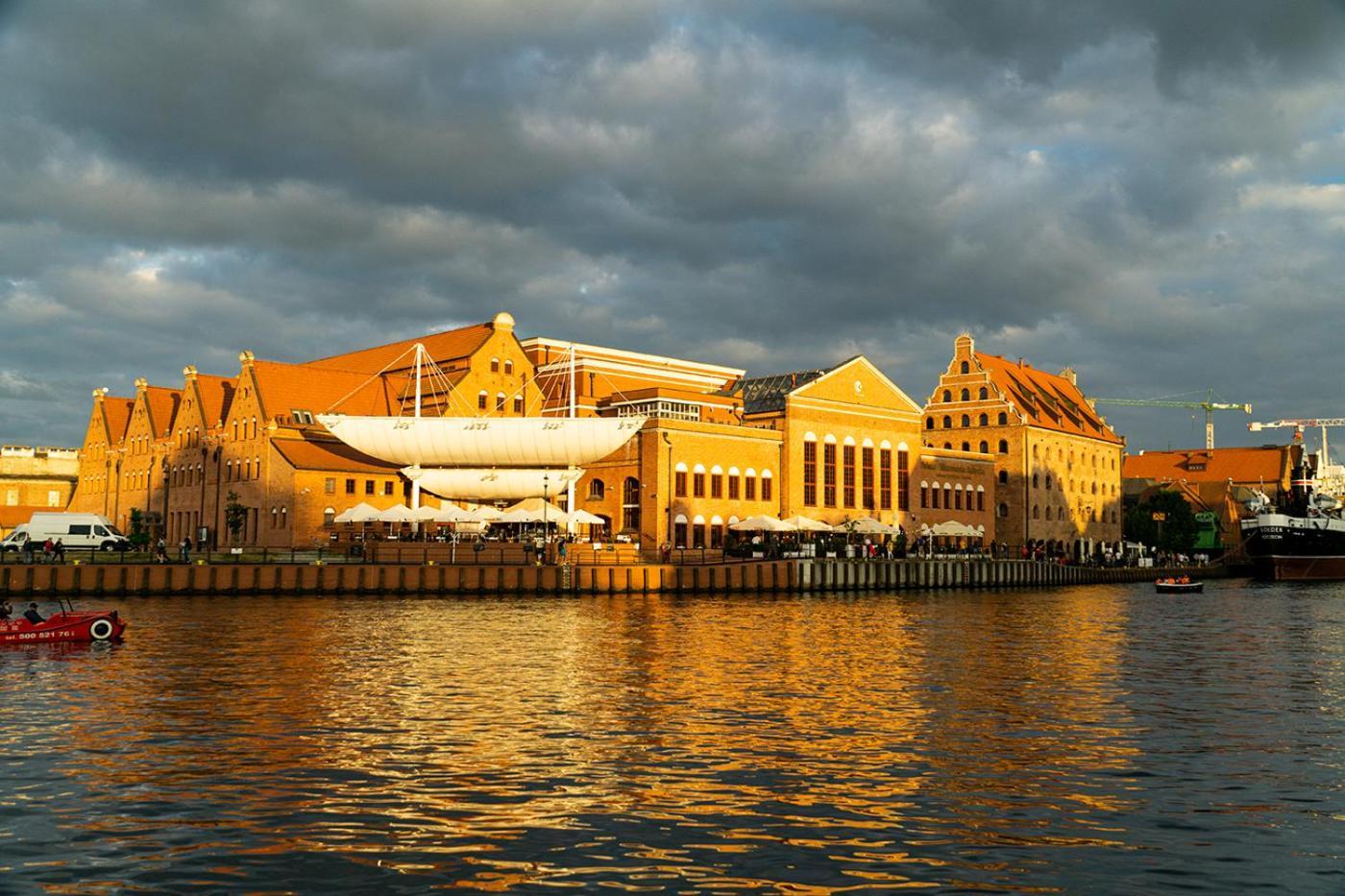 Ideal Apartments Przy Zurawiu Gdansk Bagian luar foto